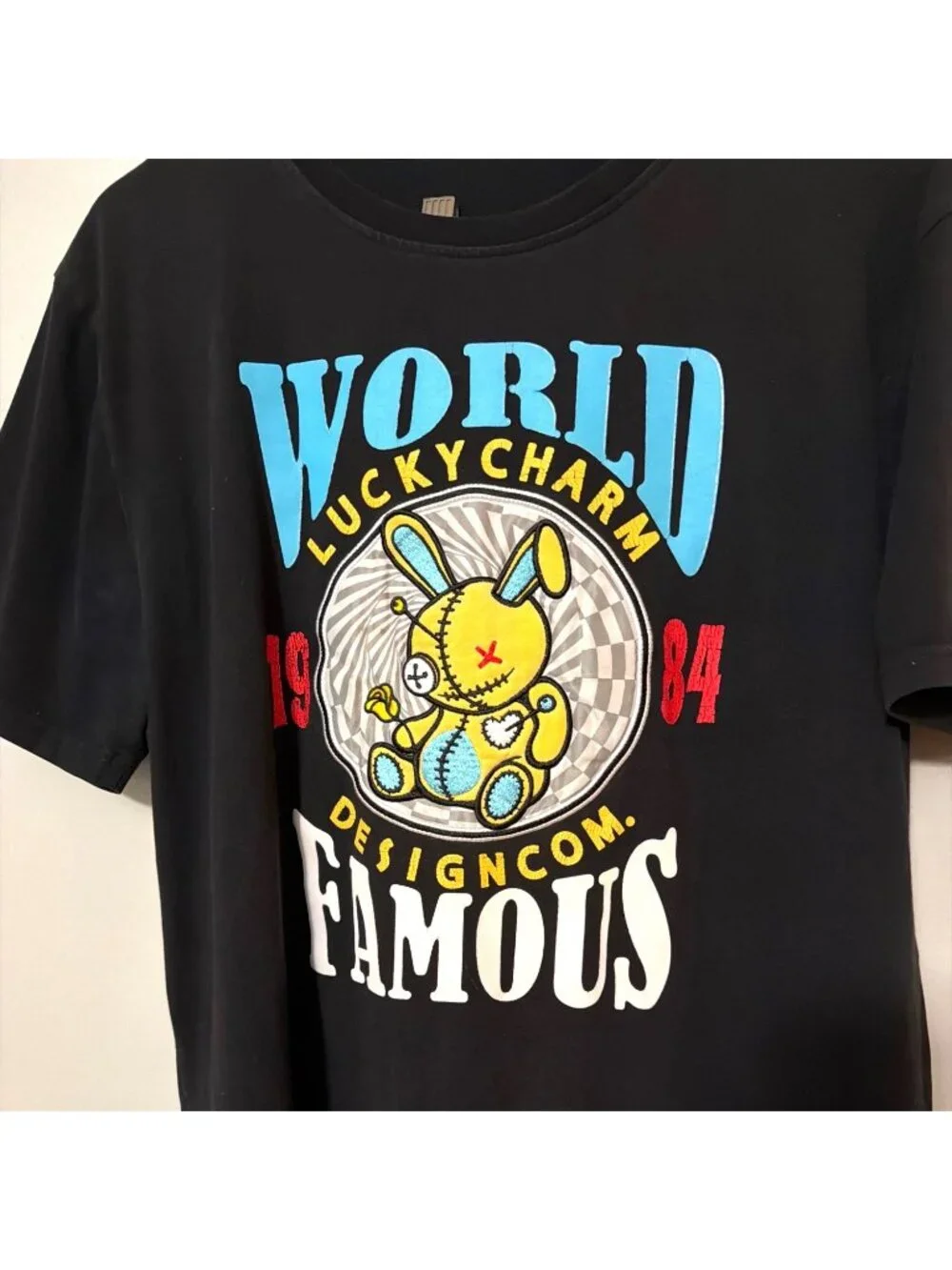Lucky Charm Black Patch T-Shirt World Famous Design 1984 Large Embroidered - Picture 2 of 8